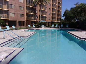 Hampton Apartments swimming pool in Clearwater, FL